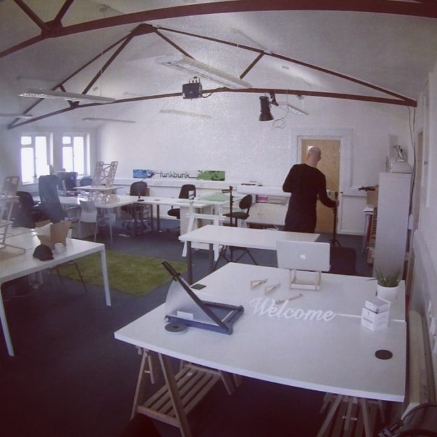 Took over #funkbunk for a photoshoot with the #standingdesk and #laptopstand now for editing and putting up on our website very soon. #homeoffice #coworking #ergonomic #cncfurniture #officeinterior #photoshoot #timelapse #productdesign #productphotography #startup #ukstartup