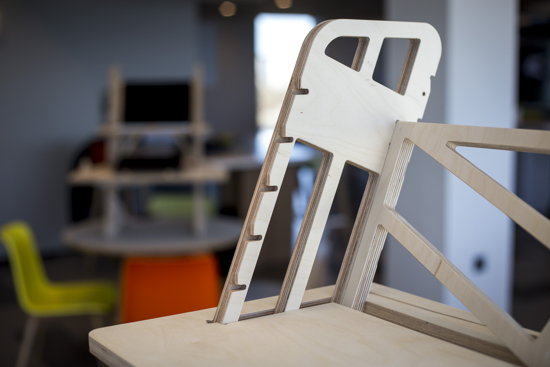 Side profile of the wooden standing desk